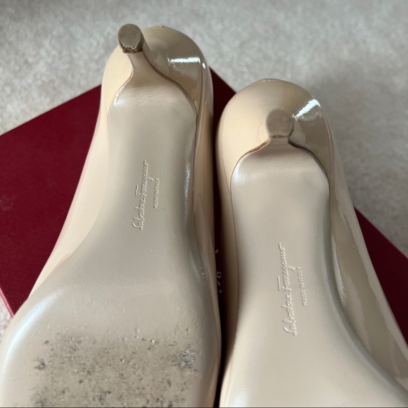 Authentic Salvatore Ferragamo Vara Bow Pump Shoe Size 8 - Picture 3 of 10
